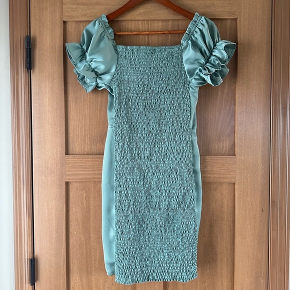 HYFVE Milkmaid Thigh Slit Smocked Back Ruffle Satin Mini Dress size Large​​ - Picture 7 of 12